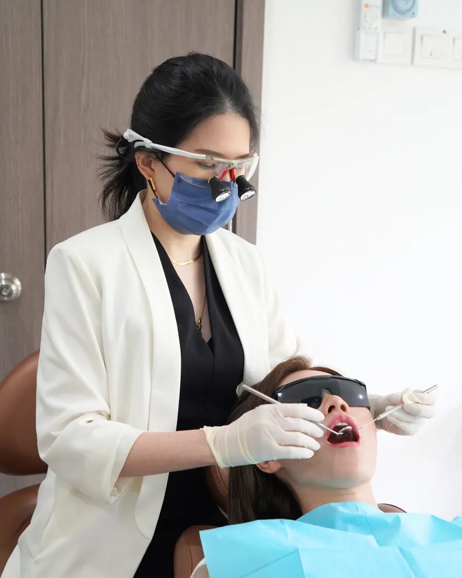 Close-up of the dentist wearing loupes during treatment